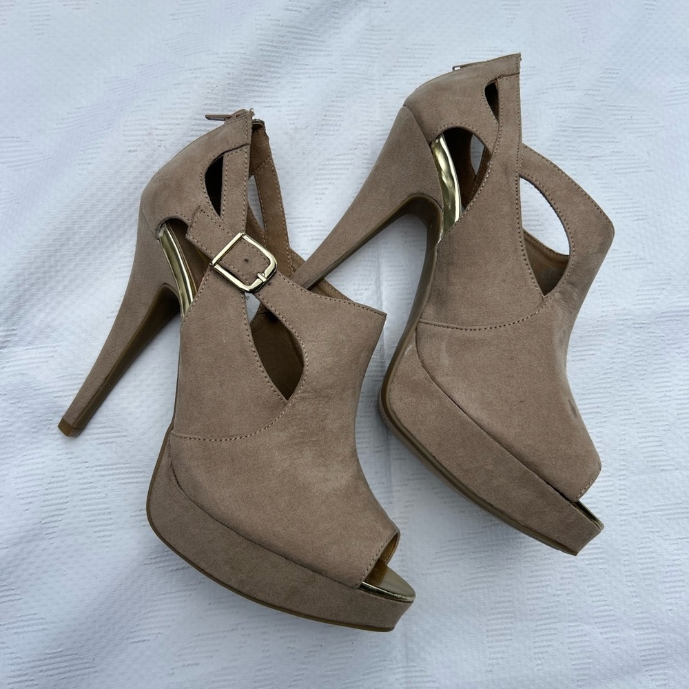 G by Guess, Elegant Tan High Heel Sandals (NEVER WORN)